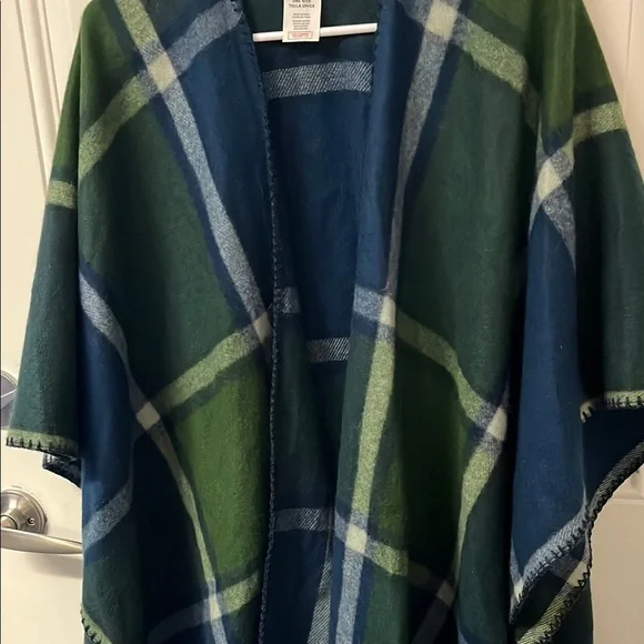 Woolrich Plaid Open Front Poncho - Picture 5 of 10